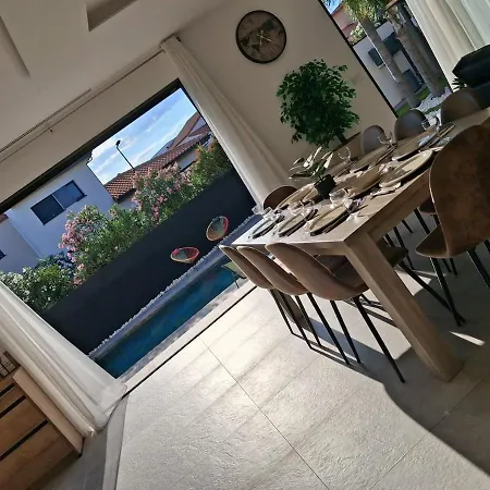 Avec Piscine A 5 Minutes Des Plages